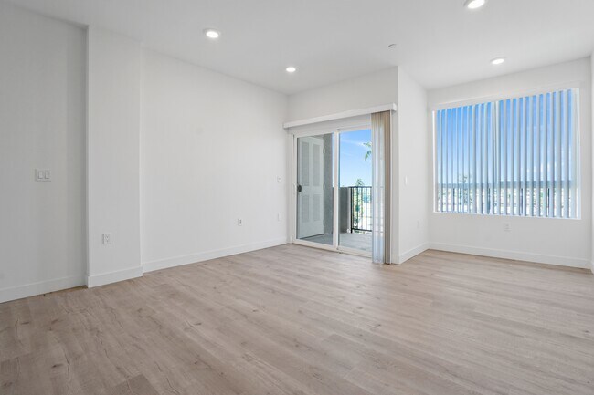 Photo - 8802 Van Nuys Blvd Unit 405