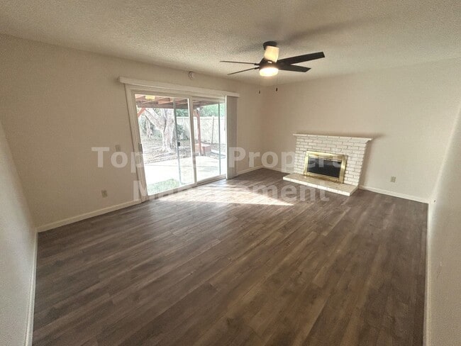 Photo - Beautiful 4 Bed/2 Bath House in Central Oceanside - Available 01/02***