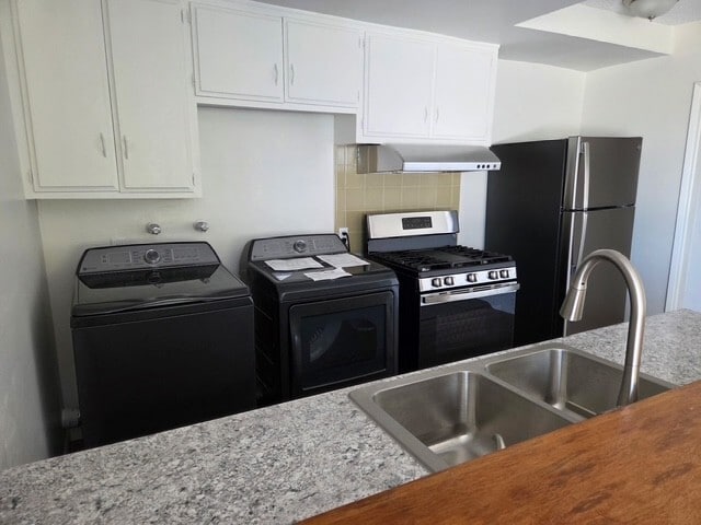 Photo - 420 1/2 Casanova St