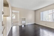 interior 330 waldo lr - 330-350 Waldo Ave Apartments
