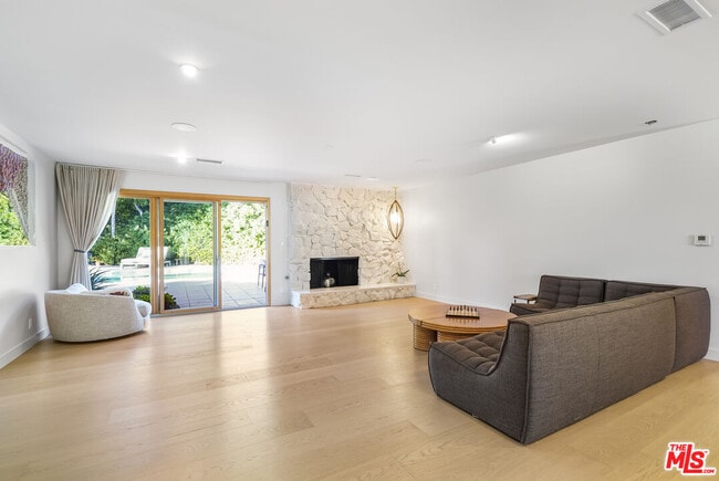 Photo - 375 S Surfview Dr