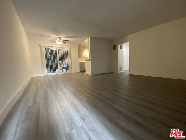 Building Photo - 1808 N Harvard Blvd