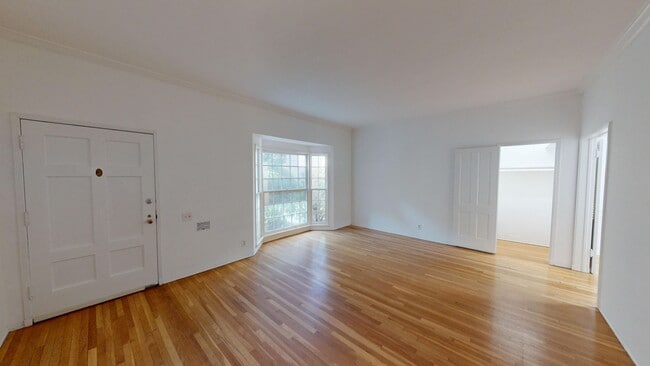 Building Photo - 120 Sweetzer Ave Unit 122