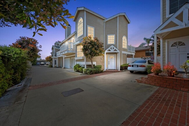 Building Photo - 2547 Orange Ave