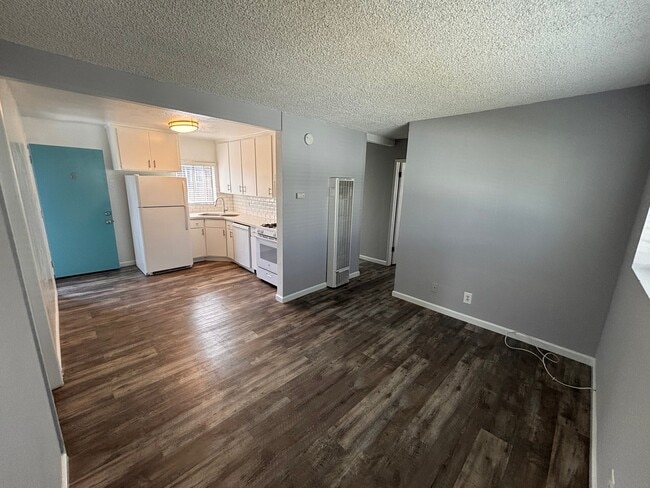 Photo - 2010 Blossom Ln
