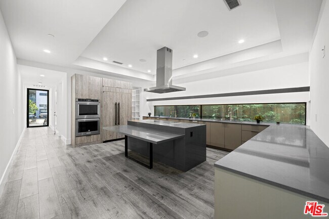 Building Photo - 1613 S Wooster St