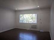 Photo - 14024 Oxnard St