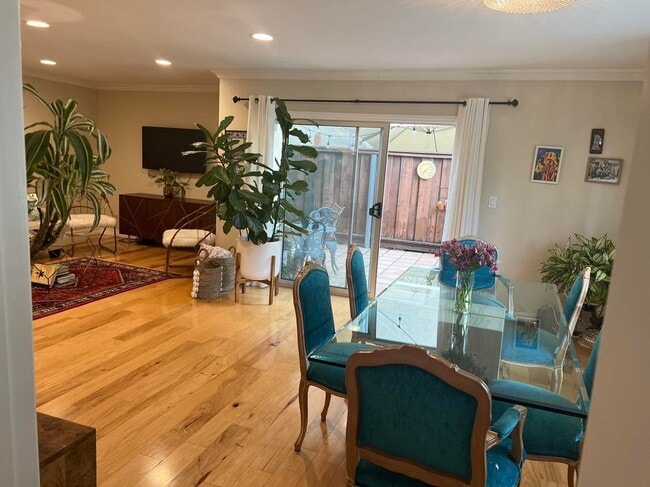 Building Photo - 6752 Hillpark Dr Unit 201