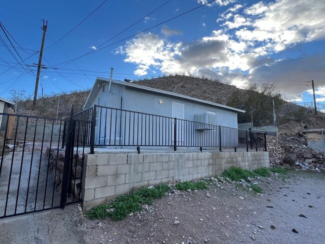 Photo - 216 Hutchison St Unit 216 1/2