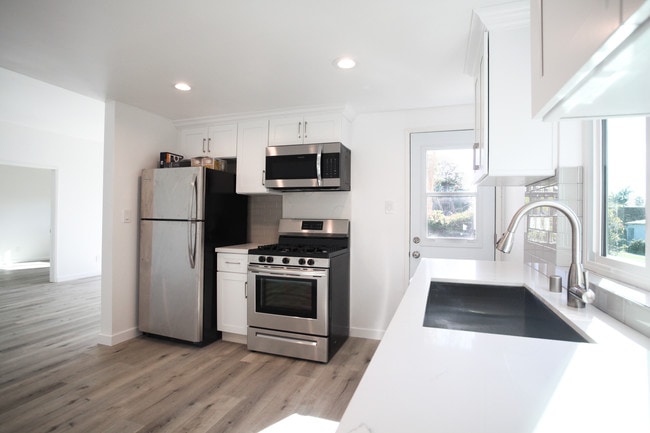 Building Photo - 403 Brooks Ave Unit N/A