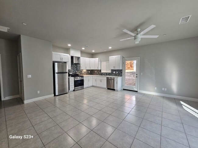 Photo - CHARMING NEWER CONTEMPORARY 3 BED/2 BATH AVAILABLE NOW