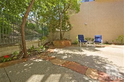 Building Photo - Oak Park Executive Home