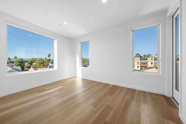 Photo - Dunsmuir Row