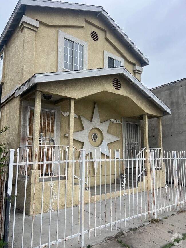 Building Photo - 3 Bed/2 Bath Move In Today! $3,200! Unit 8940 Rental