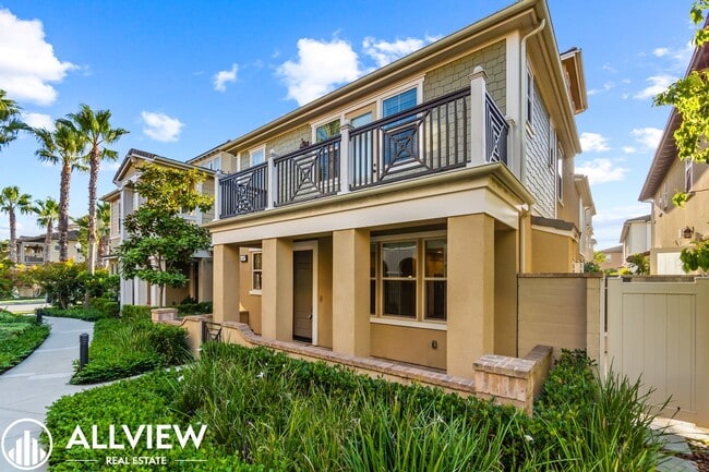 Building Photo - Highly Upgraded 4 Bed, 4.5 Bath Condo Available in Pacific Shores!