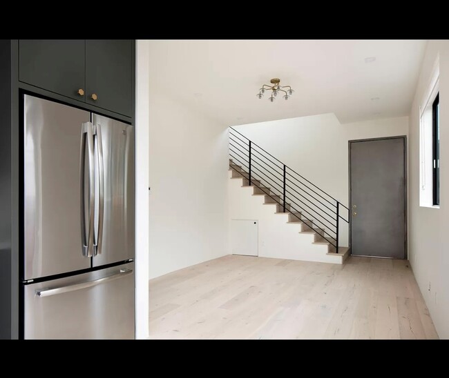 Photo - 633 Palms Blvd