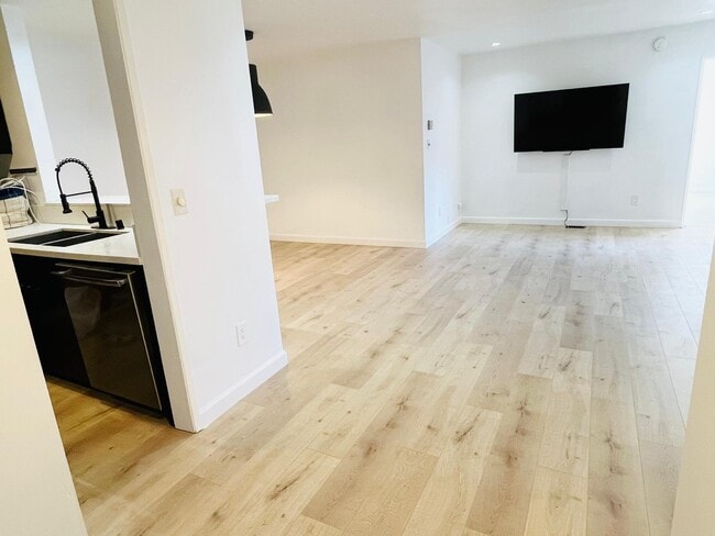 Photo - 358 S Gramercy Pl Unit Renovated Top-Floor 2BR/2