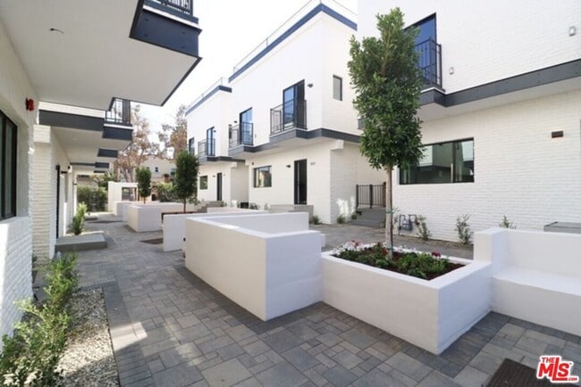 Photo - 1249 S Plymouth Blvd