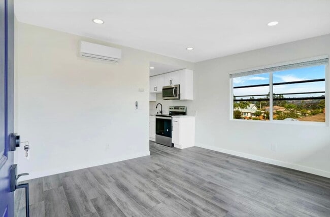 Photo - Beautiful Renovated 1 Bed/1 Bath w/yard-MOVE IN PROMOTION Unit 4959 D