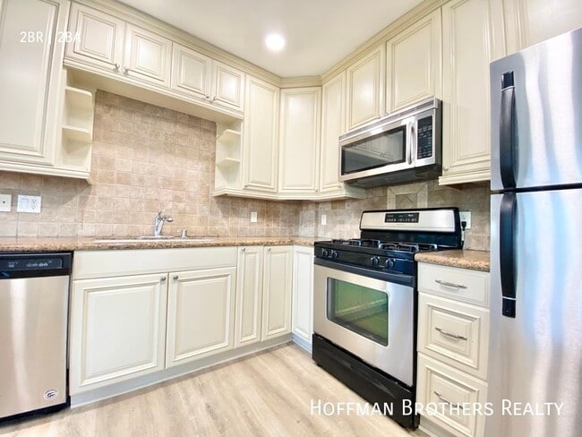 Photo - 1837 Beloit Ave Unit 202
