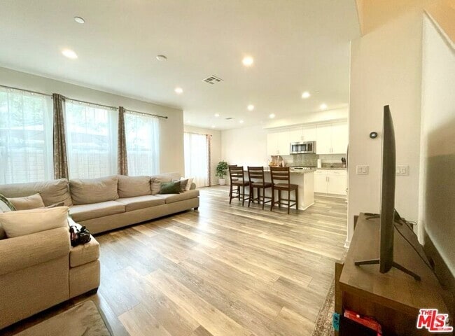 Building Photo - 39 Prominence Rental