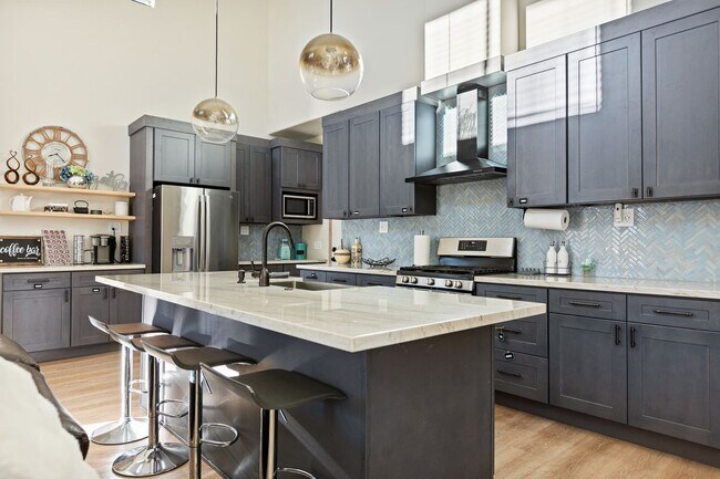 Photo - 1215 Valley View Dr