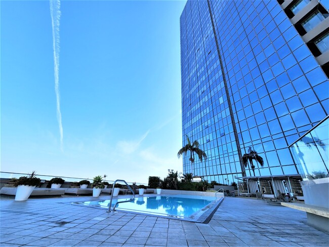 Sky-High Urban Living at 1100 Wilshire! St... - Sky-High Urban Living at 1100 Wilshire! St... House
