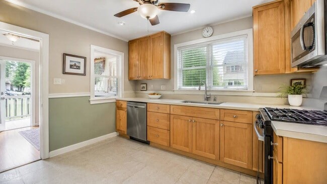 Photo - 14424 Seaforth Ave