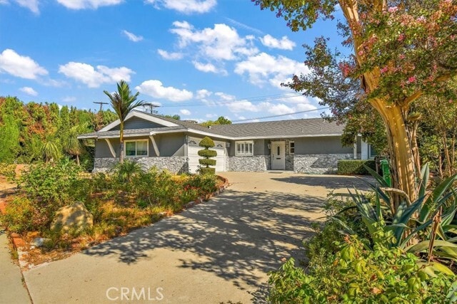 Building Photo - 24226 Meadow Falls Dr