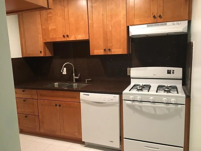 Building Photo - 226 Sheldon St