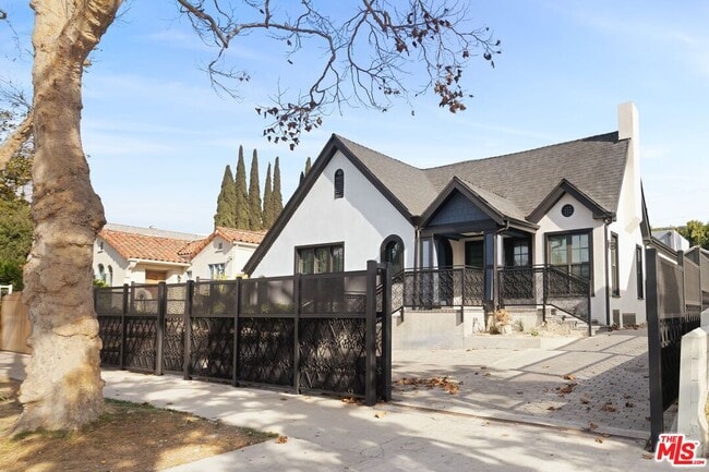 Photo - 314 S Orange Dr House