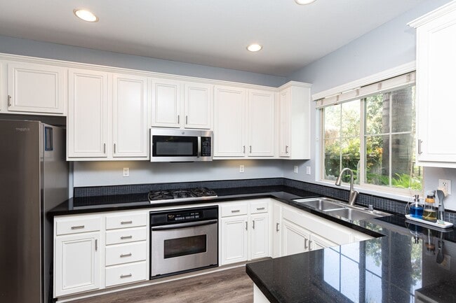 **YOU CAN HAVE IT ALL **MISSION VALLEY***2... - **YOU CAN HAVE IT ALL **MISSION VALLEY***2... Townhome