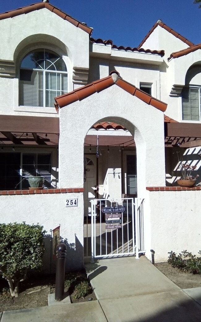 Building Photo - Palm Colony Camarillo Condo
