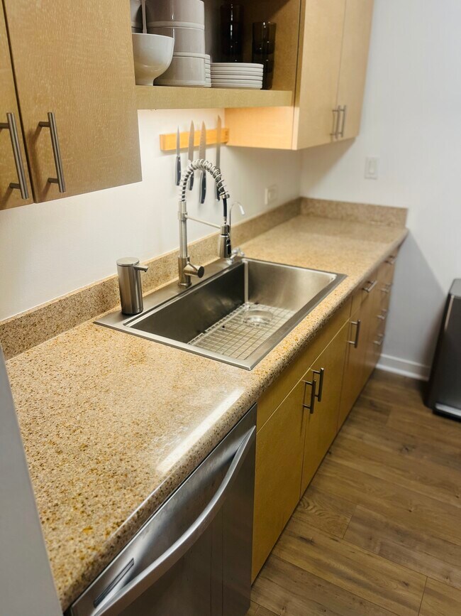 Photo - 425 W Beech St Unit 234