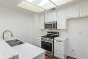 Photo - 16940 Chatsworth St