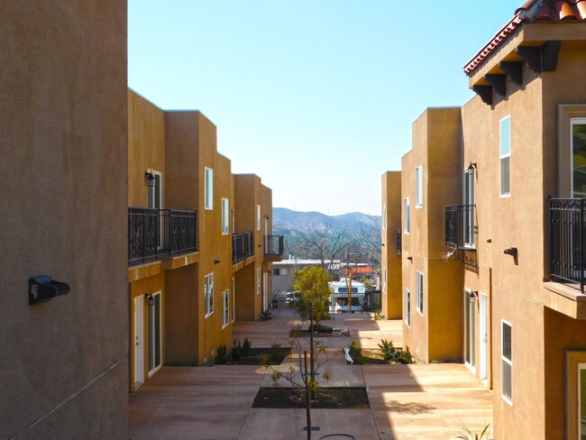 Photo - Tujunga Canyon, 10211-10215 Unit 10215 #106