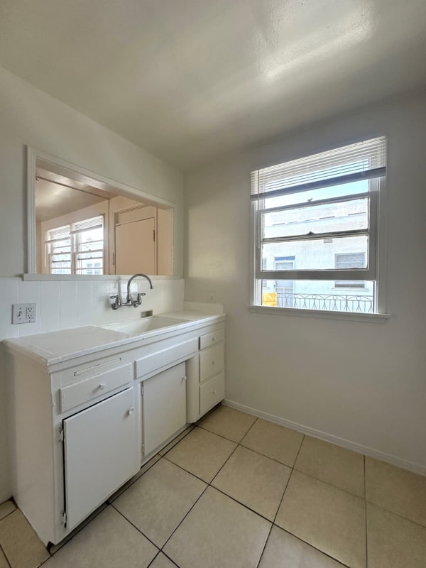 Photo - 1737 N Sycamore Ave Unit 216