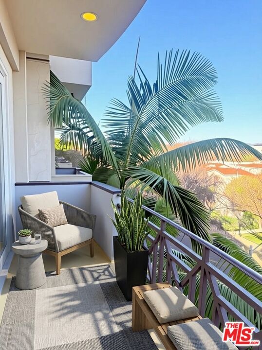 Photo - 345 S Reeves Dr Unit 301