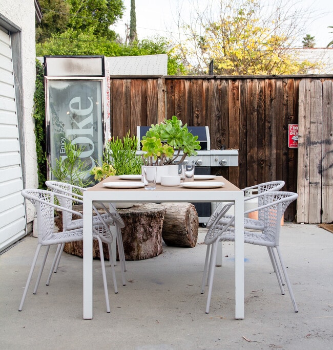 Photo - 11049 Blix St