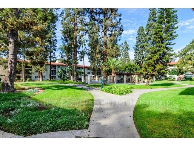 Building Photo - 10737 San Diego Mission Rd Unit 113