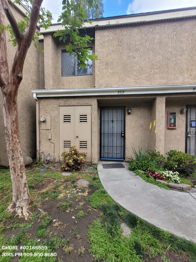 Building Photo - Ontario 2 Bedroom Condo