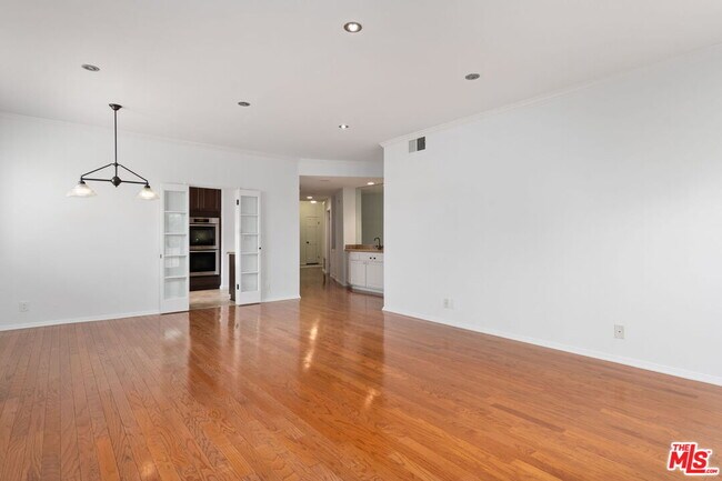 Photo - 10373 Almayo Ave Unit 303