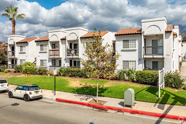 Building Photo - Huntington Oaks Village 55+ Senior Community Rental