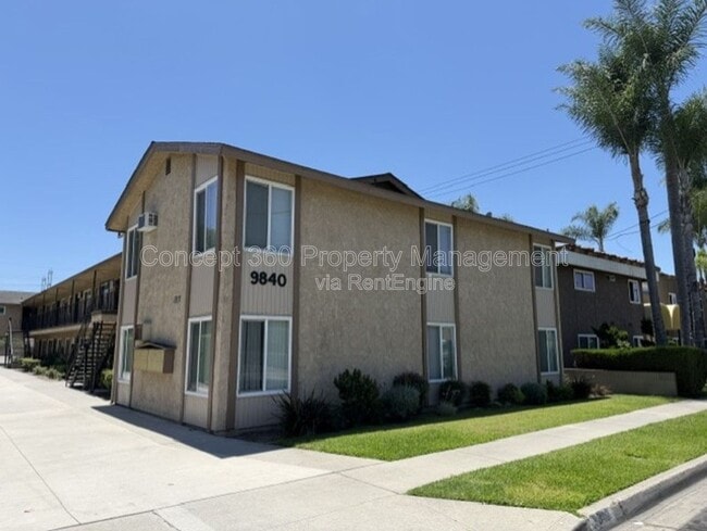Building Photo - 9840 Cedar St Unit 4