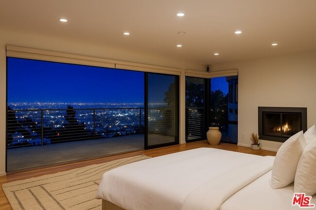 Building Photo - 8634 Franklin Ave