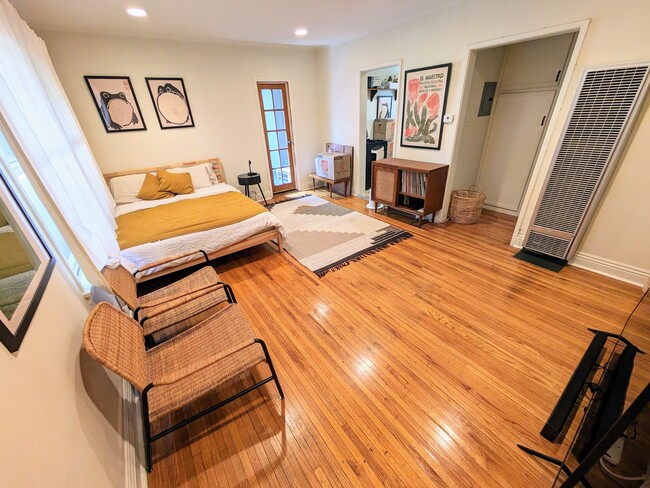 Building Photo - 10985 Culver Blvd Unit 10985