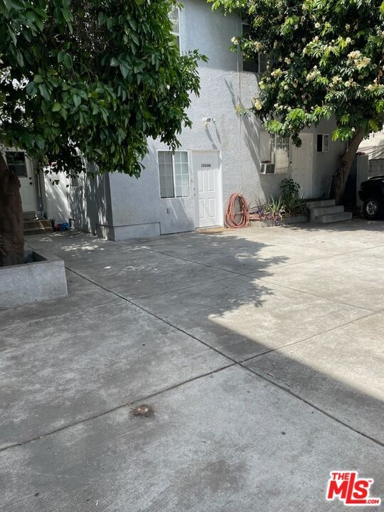Photo - 12244 Vanowen St