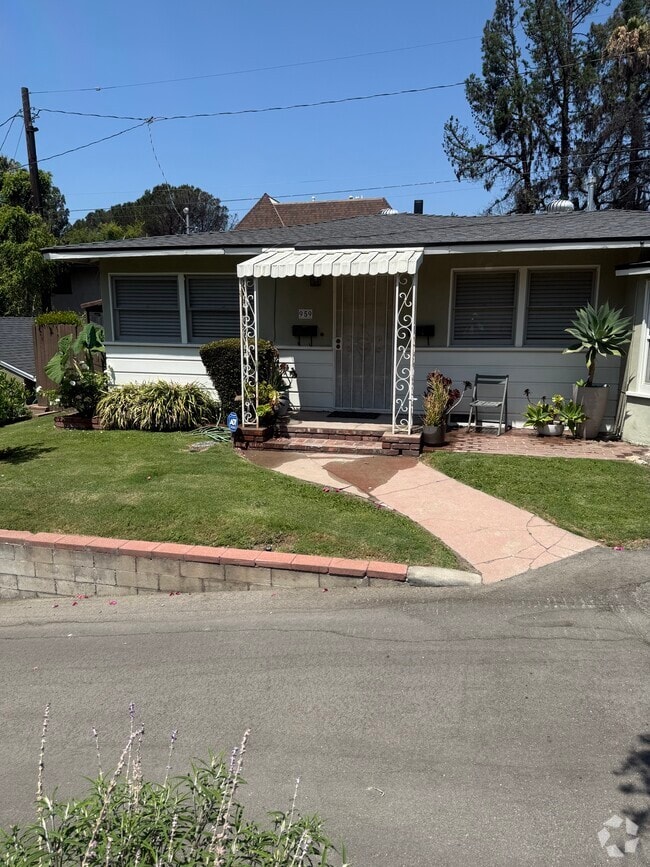 Building Photo - 959 E Mariposa St Rental