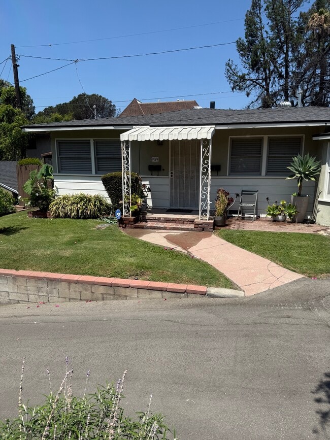 Photo - 959 E Mariposa St House