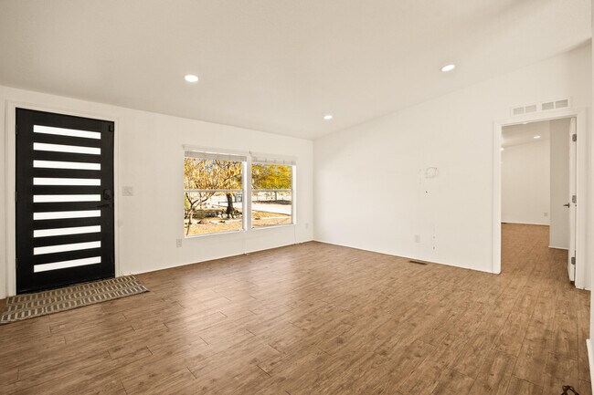 Photo - 62851 Aberdeen Dr